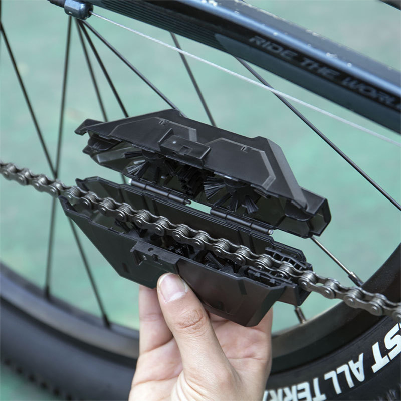 ポータブル磁気式自転車チェーンクリーナー スクラバーブラシボ - Bike Chain Cleaner のレビューと価格